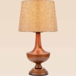 Classic wooden table lamp with natural woven shade – Checkmark