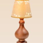 Model 518 – Wooden table lamp with rounded base and floral-patterned fabric lampshade