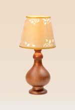Model 518 – Wooden table lamp with rounded base and floral-patterned fabric lampshade