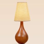 Model 519 – Wooden table lamp with pear-shaped base and cream textured lampshade
