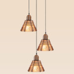 Triple pendant light with floral frosted glass and carved wood – Checkmark Model 50-3 – ideal for dining tables, kitchen islands, and cozy cafés